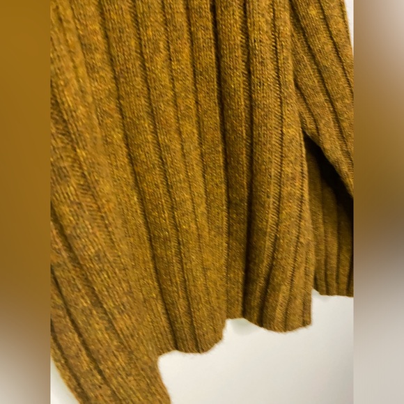 Abercrombie & Fitch Vintage NEW with tag wool sweater; has hole size small - Picture 4 of 14